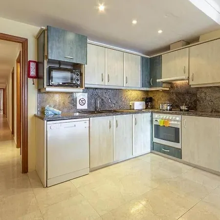 Apartamento Fabulous With Views In By Renthousing