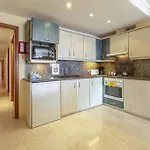 Apartamento Fabulous With Views In By Renthousing