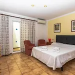 Fabulous With Views In By Renthousing Apartmán *