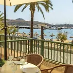 Apartamento Fabulous With Views In By Renthousing