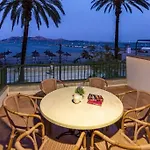 Apartamento Fabulous With Views In By Renthousing *
