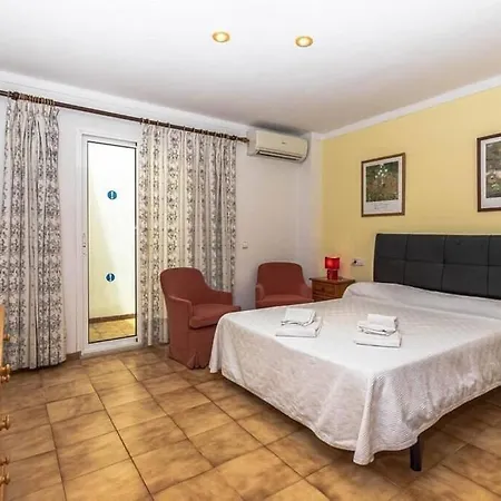 Fabulous With Views In By Renthousing Appartement *