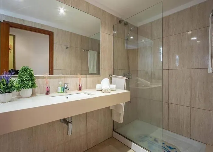 Fabulous With Views In By Renthousing شقة *