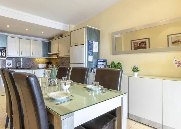 Fabulous With Views In By Renthousing * بورت دي بوينسا