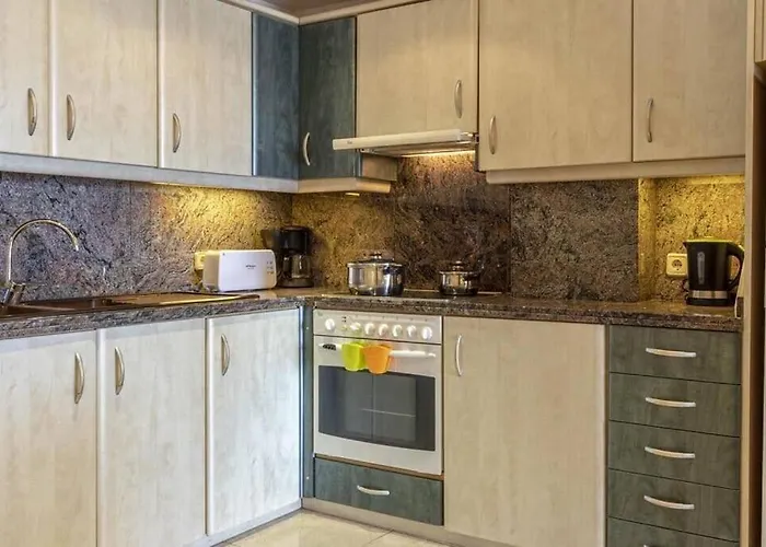 Fabulous With Views In By Renthousing * بورت دي بوينسا