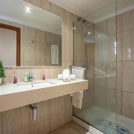 Fabulous With Views In By Renthousing Апартаменти *