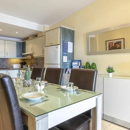 Fabulous With Views In By Renthousing * Порт-де-Польєнса