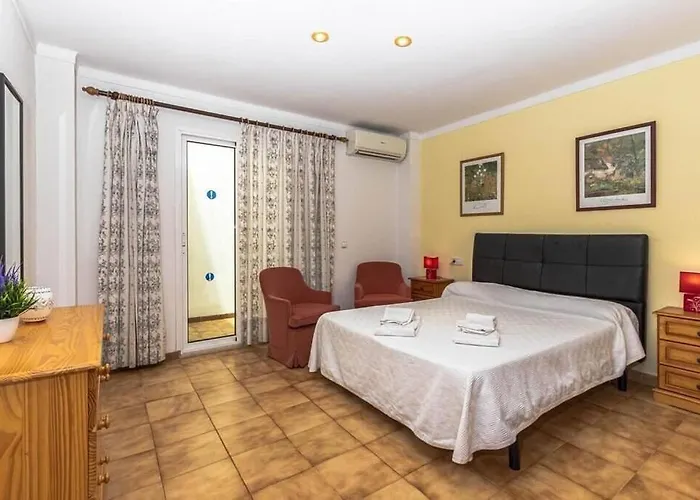 Fabulous With Views In By Renthousing Appartement *