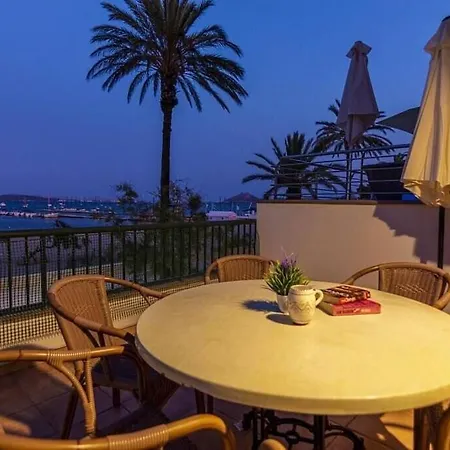 Fabulous With Views In By Renthousing Apartment *